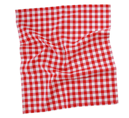 Vista superior de toalla cuadrada a esquemada roja. Manta de picnic. Paño de plato aislado. photo