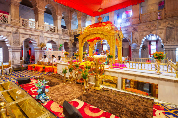 gurudwara sis ganj sahib, nueva delhi - india palace indian culture indoors fotografías e imágenes de stock