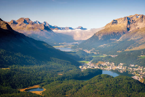 panoramablick von muottas muragl aus dem oberengadin (graubünden, schweiz) - engadine alps landscape autumn european alps stock-fotos und bilder