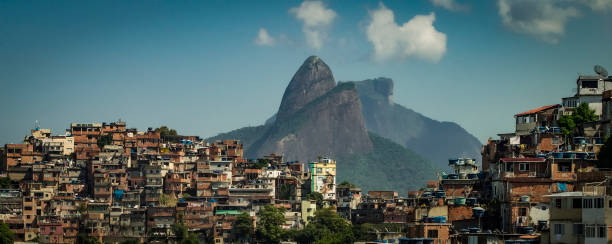 favela do cantagalo et pavão pavãozinho, rio de janeiro - gavea mountain photos et images de collection