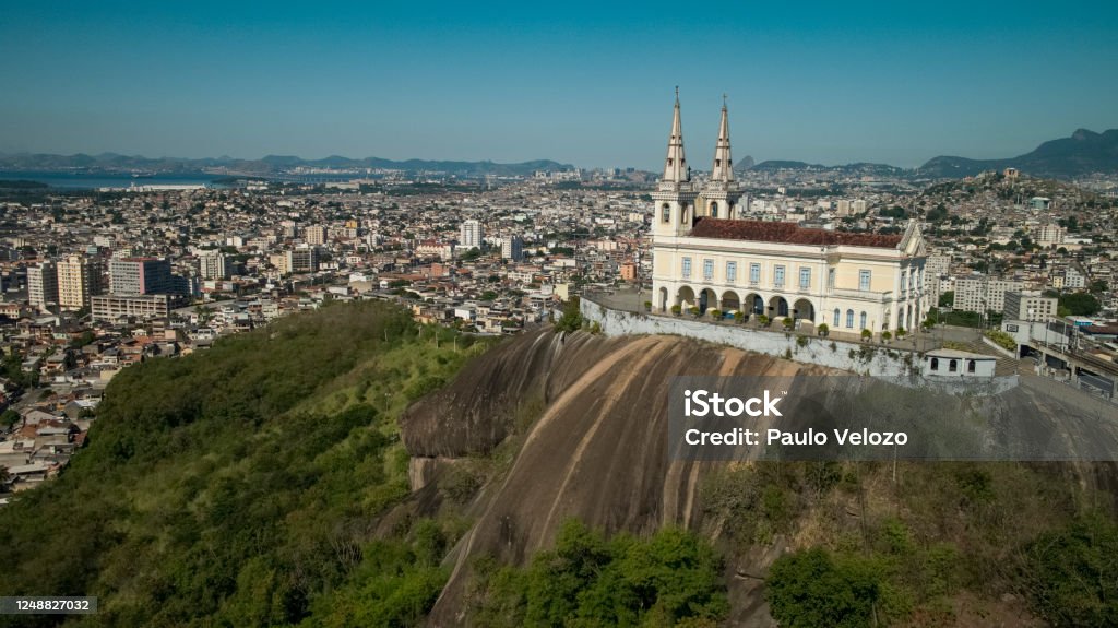 Iglesia De Río De Janeiro Foto de stock y más banco de imágenes de Río de Janeiro - Río de Janeiro, Favela, Iglesia - iStock Iglesia De Río De Janeiro Foto de stock y más banco de imágenes de Río de Janeiro - Río de Janeiro, Favela, Iglesia - iStock