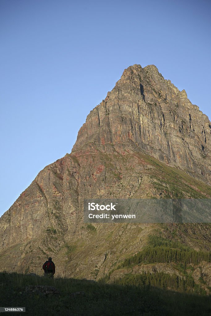 Hiking e cima alla montagna - Foto stock royalty-free di Ambientazione esterna