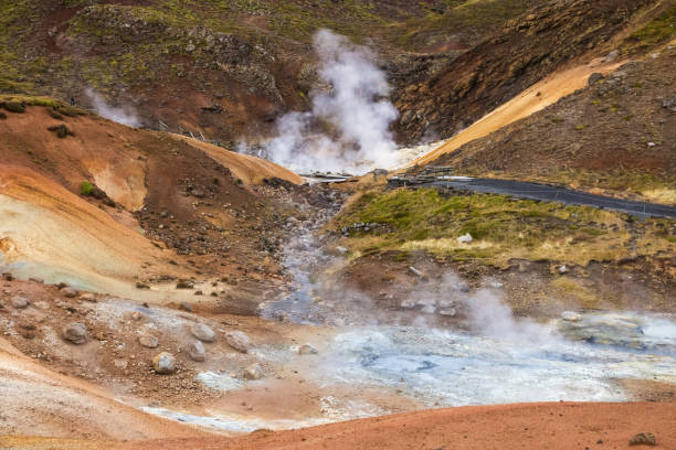 area geotermica di seltún (seltun) a krýsuvík (krysuvik), islanda - fumarole foto e immagini stock