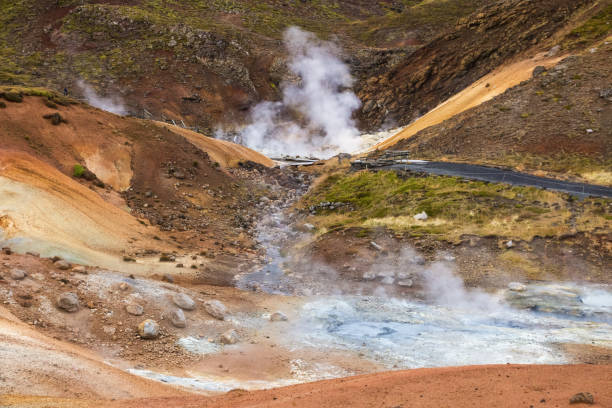 seltún (seltun) obszar geotermalny w krýsuvík (krysuvik), islandia - fumarole zdjęcia i obrazy z banku zdjęć