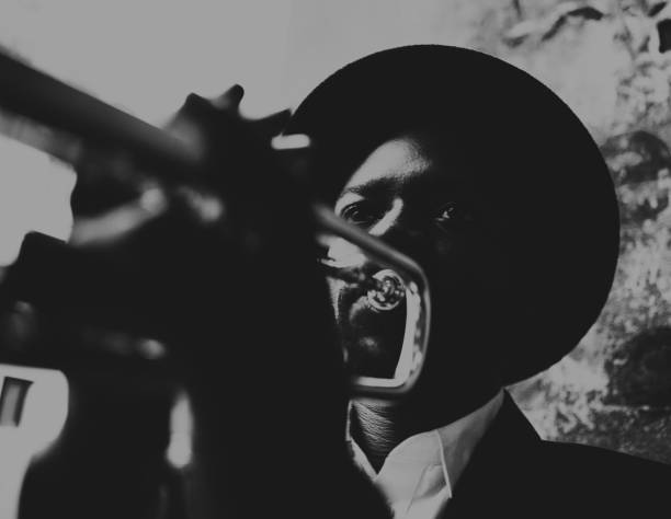 o trompetista - trumpet jazz musician men - fotografias e filmes do acervo