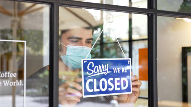 Small business closing during COVID-19 pandemic Small business closing during COVID-19 pandemic. closed sign stock pictures, royalty-free photos & images