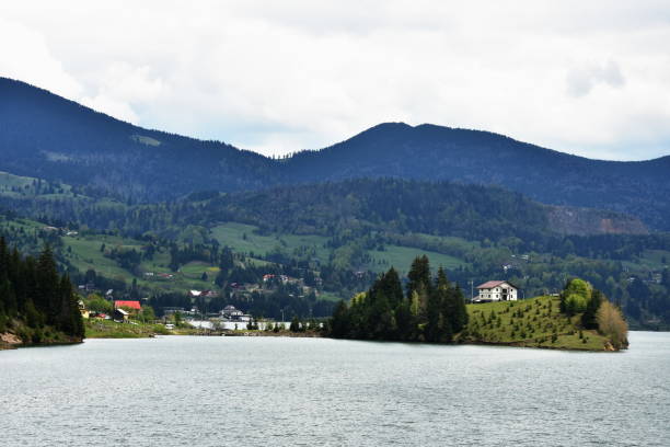 istock ROMANIA HUMMING LAKE 1248975317