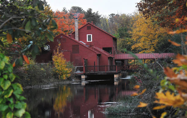 istock AUTUMN-FALL- Fall Colors in Historic Connecticut 1249015184
