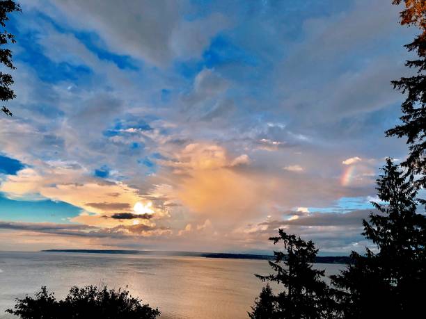 heavenly skies - kitsap imagens e fotografias de stock