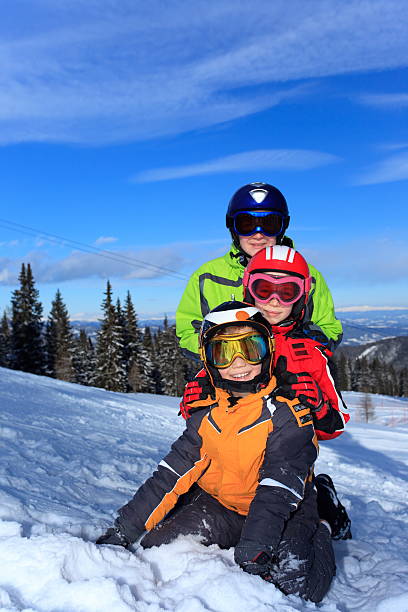 istock Kids skiers 124902297