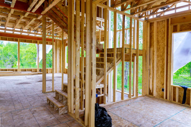 casa de madera construcción casa enmarcando interior casa residencial - home addition attic timber roof beam fotografías e imágenes de stock