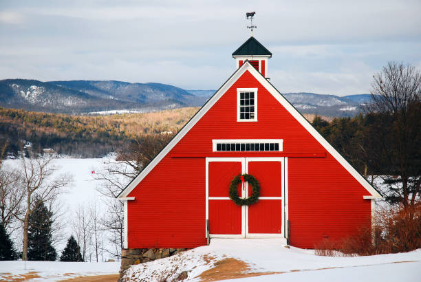 Red barn at Christmas A small red barn, nestled in the highlands, is decorated for Christmas new hampshire photos stock pictures, royalty-free photos & images