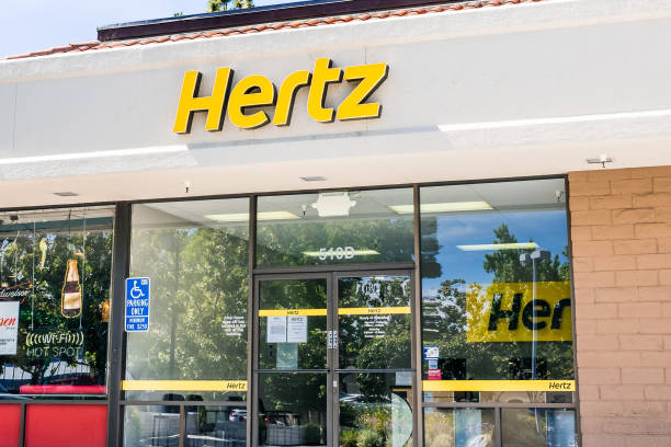 Hertz rental office located in Sunnyvale, California June 10, 2020 Sunnyvale / CA / USA - Hertz rental office in San Francisco Bay Area; The Hertz Corporation filed for bankruptcy on May 22 as result of COVID-19 outbreak disrupting their business car rental covid stock pictures, royalty-free photos & images