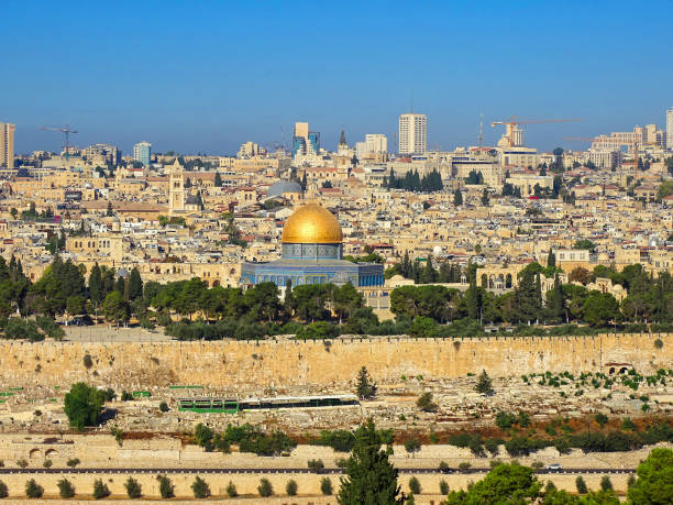 istock Israel - Jerusalem 03 - Dome of the Rock (Golden Dome / Domo da Rocha / Cúpula da Rocha) 1249077369