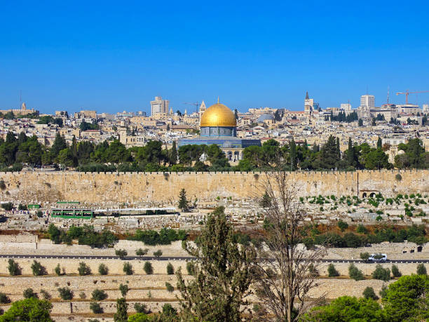istock Israel - Jerusalem 01 - Dome of the Rock (Golden Dome / Domo da Rocha / Cúpula da Rocha) 1249077376