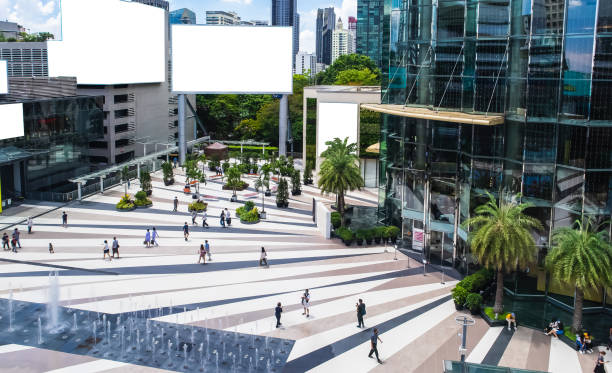 empty billboards, people walking in front of siam paragon department store at sukhumvit road pathumwan bangkok thailand - siam square imagens e fotografias de stock