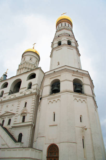 fortaleza do kremlin de moscou e catedral do kremlin dentro de uma época de outono - achitect - fotografias e filmes do acervo