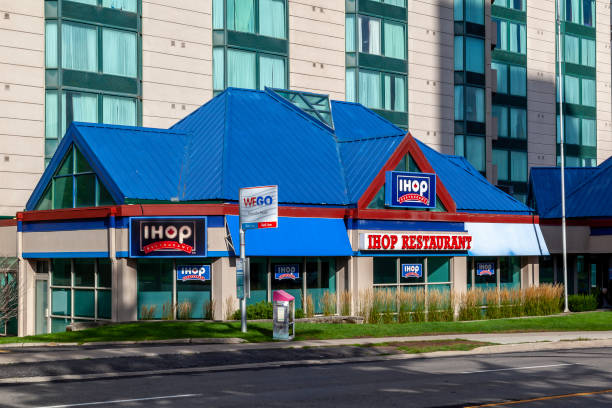 An IHOP restaurant in Niagara Falls,  Ontario, Canada. Niagara Falls, Ontario, Canada - September 3, 2019: An IHOP restaurant in Niagara Falls,  Ontario, Canada. IHOP is an American pancake house restaurant chain. Ihop stock pictures, royalty-free photos & images