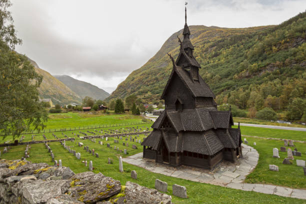 iglesia de la es fuerte de borgund - sogn og fjordane county fotografías e imágenes de stock
