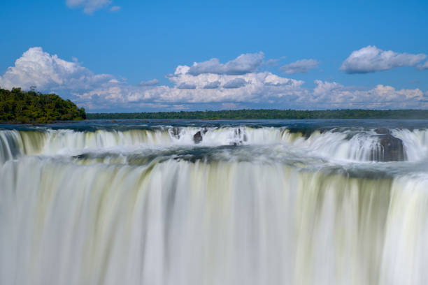 istock Iguazu Diabolo Falls 1249173327