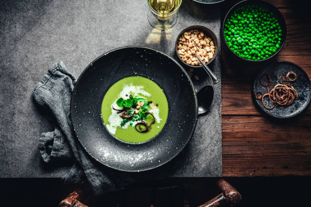 Green peas and broccoli soup with cream