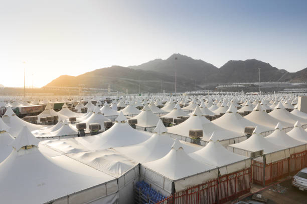 la meca, arabia saudita : paisaje de mina, ciudad de las tiendas de campaña, la zona para los peregrinos hajj a acampar durante el ritual de la jamrah 'lapidación del diablo' - 1 de agosto de 2019 - b4 fotografías e imágenes de stock