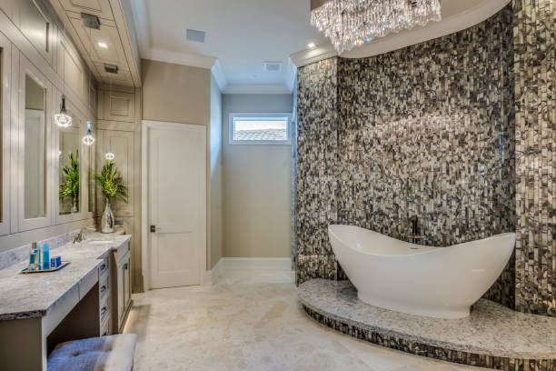 Elegant and unique master bathroom design Step up to soak and relax in tub with a spa-like setting free standing bath stock pictures, royalty-free photos & images