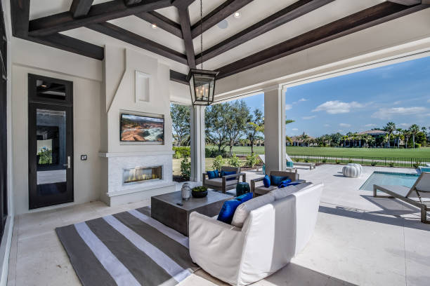 istock Outdoor living space next to golf course 1249292311