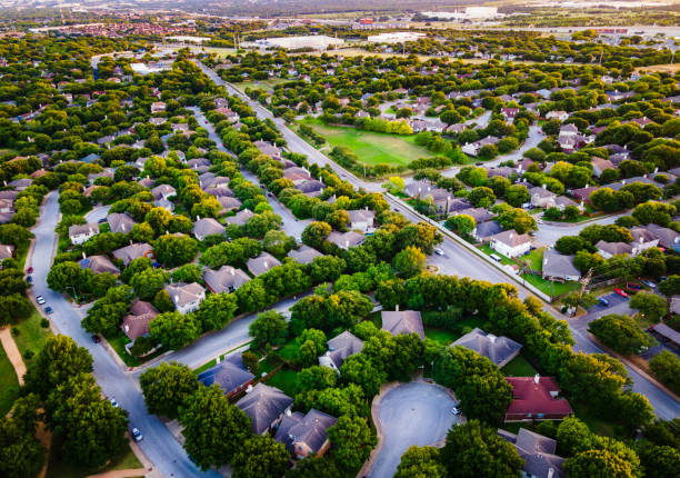 istock Real Estate Suburb with cul de sac 1249305359