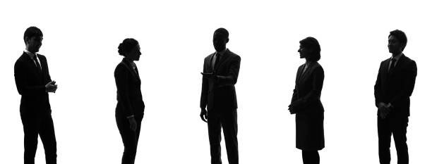 силуэт группы бизнесменов. командная работа. социальное дистанцирование. - business person silhouette back lit discussion стоковые фото и изображения