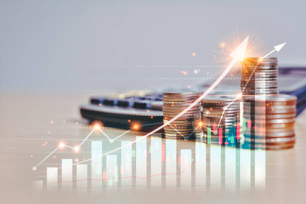 wykres handlu na rynku finansowym symbol strzałki na stosie monet pieniężnych, ułożony jako wykres pokazany na wirtualnym ekranie. - analyzing graph chart trader zdjęcia i obrazy z banku zdjęć