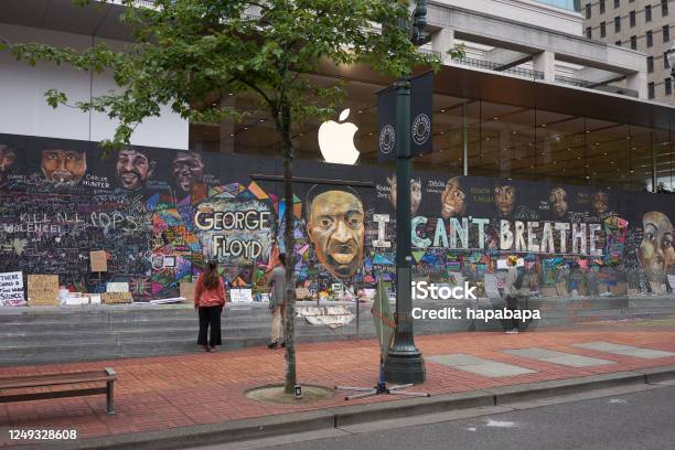 Boarded Up Apple Portland Store With Protest Murals Stock Photo - Download Image Now
