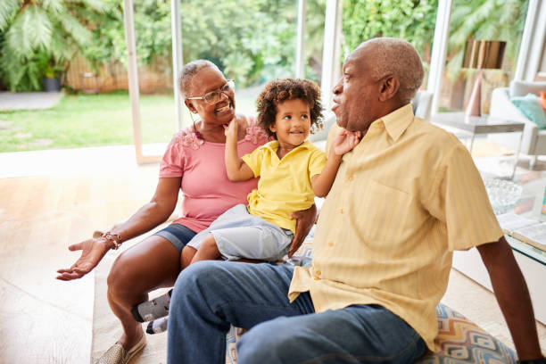 mes grands-parents sont les meilleurs! - grandmother child grandparent isolated photos et images de collection