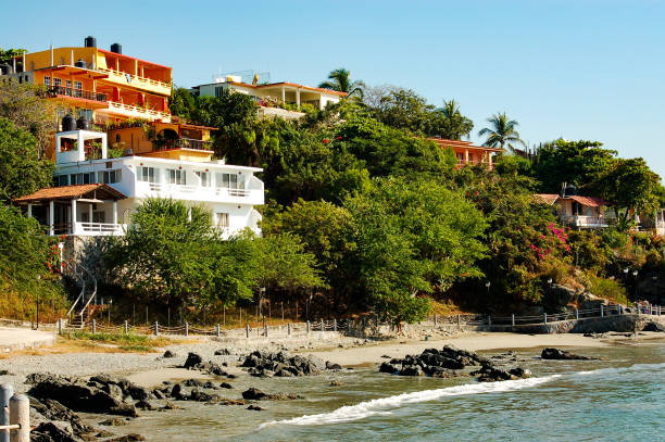 istock living near the beach 1249420507