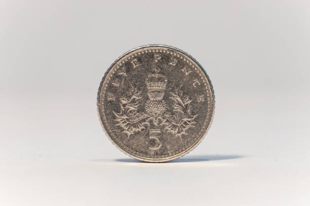 5p 5 pence pezzi code - one pence coin coin british coin uk foto e immagini stock