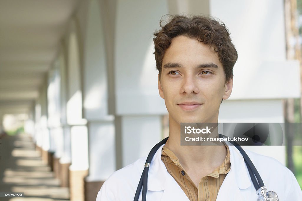 Sorrindo Jovem médico - Foto de stock de Adolescente royalty-free