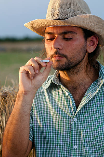 agricultor para fumadores - sharecropper fotografías e imágenes de stock