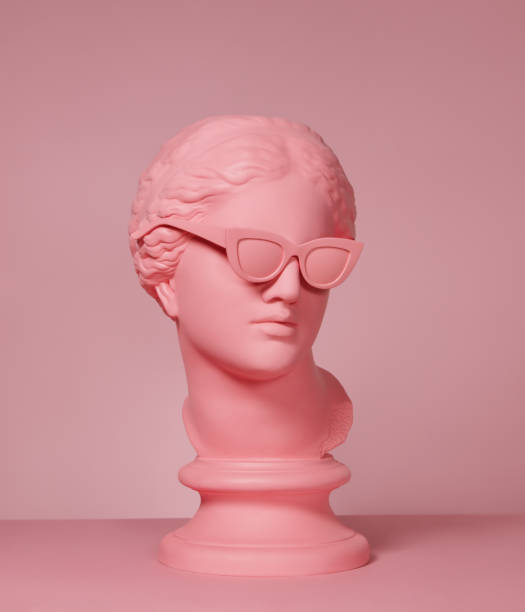 rosa farbige moderne griechische göttin mit sonnenbrille - surreal fotos stock-fotos und bilder