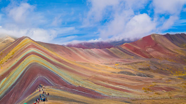 Rainbow Mountains in Cusco, Peru Rainbow Mountains in Cuzsco, Peru vakantie stock pictures, royalty-free photos & images