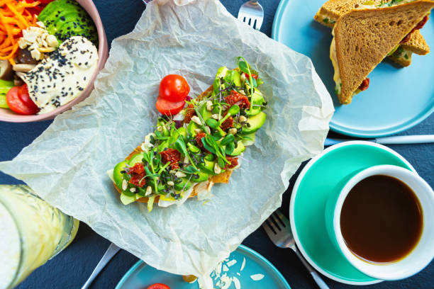 delicious mediterranean breakfast prepared with healthy ingredients - guacamole food bar vegan food imagens e fotografias de stock