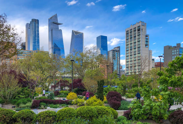 istock The Hudson Yards Tower Complex Remodelling the Manhattan Skyline - View from Chelsea 1249632247