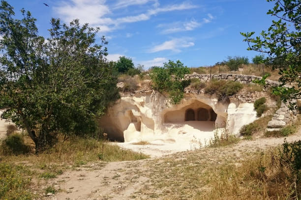 grotte campane nel parco nazionale beit guvrin in israele - ancient past arch natural arch foto e immagini stock