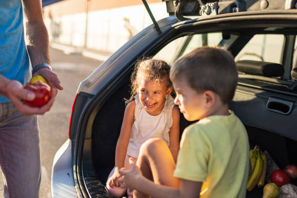 istock Single father at grocery shopping with children 1249641997