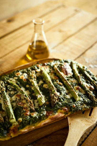 homemade pizza with asparagus and spinach on a rustic wooden table - fochaccia imagens e fotografias de stock