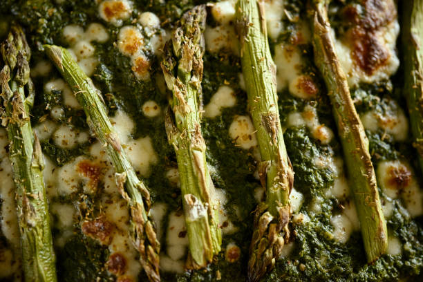 homemade pizza with asparagus and spinach on a rustic wooden table - fochaccia imagens e fotografias de stock