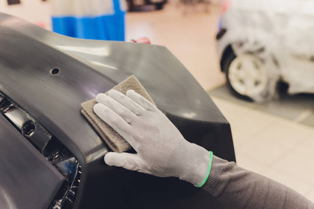 istock Auto mechanic preparing the car for paint job by applying polish with the power buffer machine 1249670244