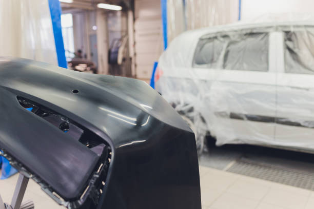 istock Auto mechanic preparing the car for paint job by applying polish with the power buffer machine 1249670248