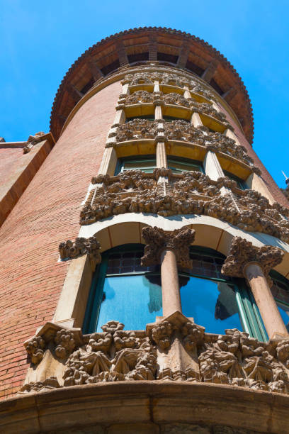 una delle torri della casa de les punxes o casa terradas. è un edificio progettato dall'architetto modernista josep puig i cadafalch. fu costruito nel 1905. - cadafalch foto e immagini stock