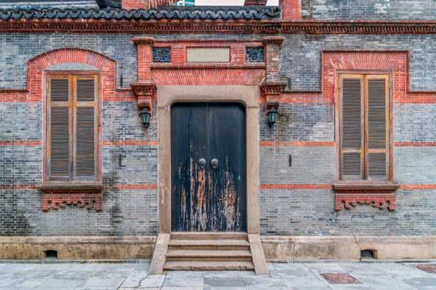istock Shanghai Shikumen old building 1249698812