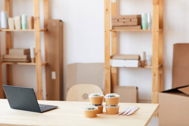 istock Takeaway food at office 1249716928